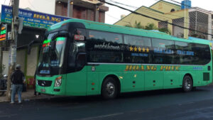 Nhà xe Hoàng Phúc
