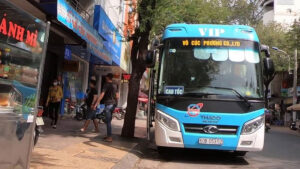Nhà xe Cúc Phương